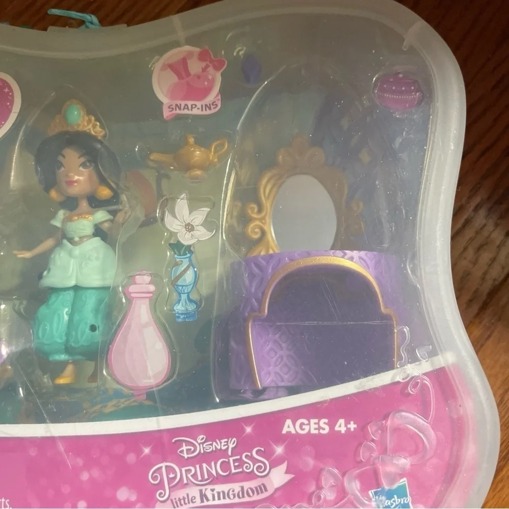 Disney Princess Little Kingdom Jasmine’s Golden Vanity Set